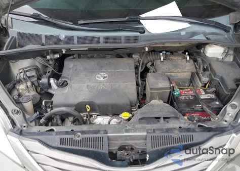 2012 Toyota Sienna Xle V6 8 Passenger z USA, uszkodzony, nr VIN 5TDYK3DC0CS275646